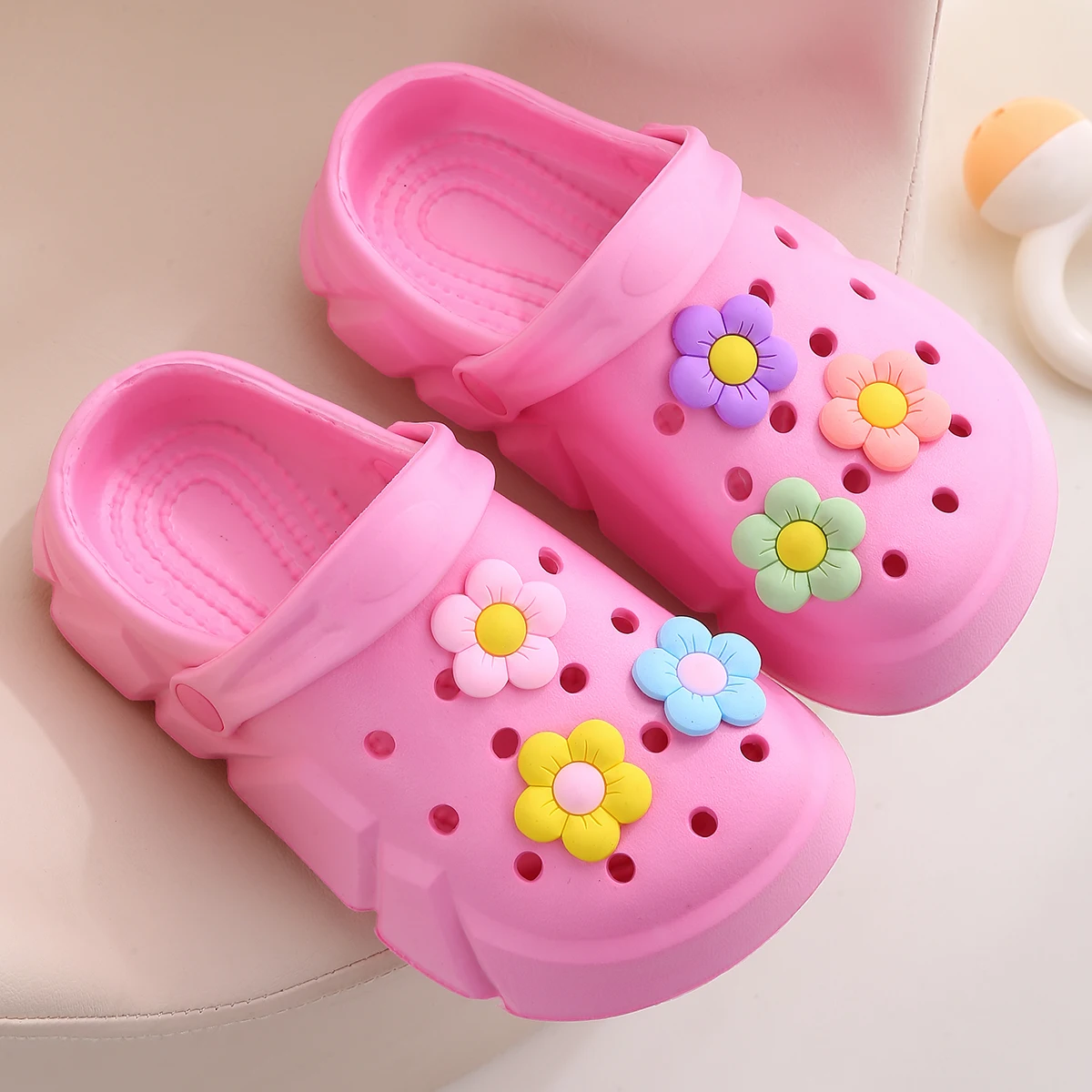 Girls casual cute non-slip clogs, breathable quick-drying lightweight clogs, suitable for indoor and outdoor shower slippers