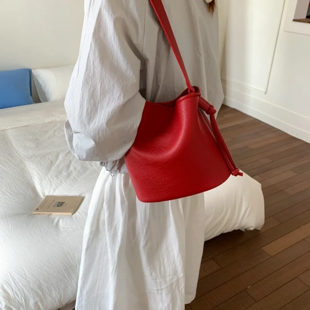 

Trendy Solid color Women Shoulder Bag Korean Leisure Soft Leather Bucket Bag Commute Pu Leather Underarm Bag Ladie