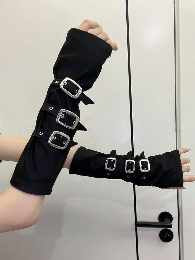 Moon Girl Y2K Punk Dark Style Black Metal Buckle Arm Sleeves, Ins Hot Girl Fingerless Sun Protection Decorative Knit Hand Cuffs for Women