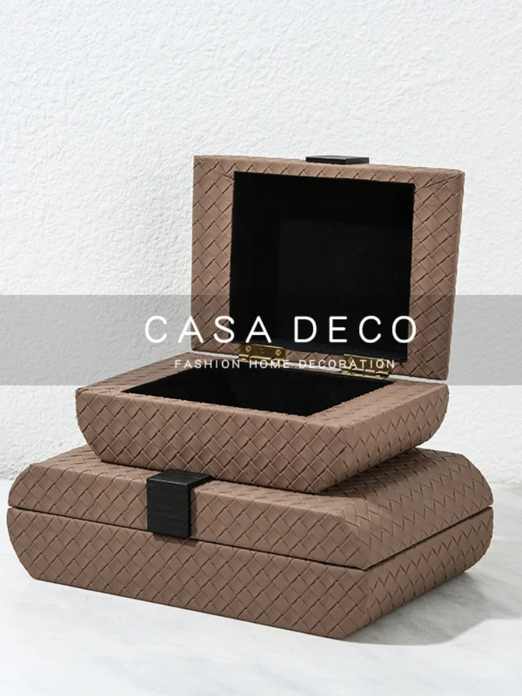 Modern minimalist woven brown leather storage box, home living room model room, hotel desktop decoration ornament