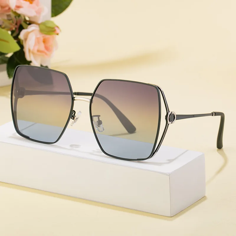 New Square Large Metal Polarized Sunglasses for Women's Luxury Sunscreen Mirrors Party Photography Decoration Mirrors Ocean