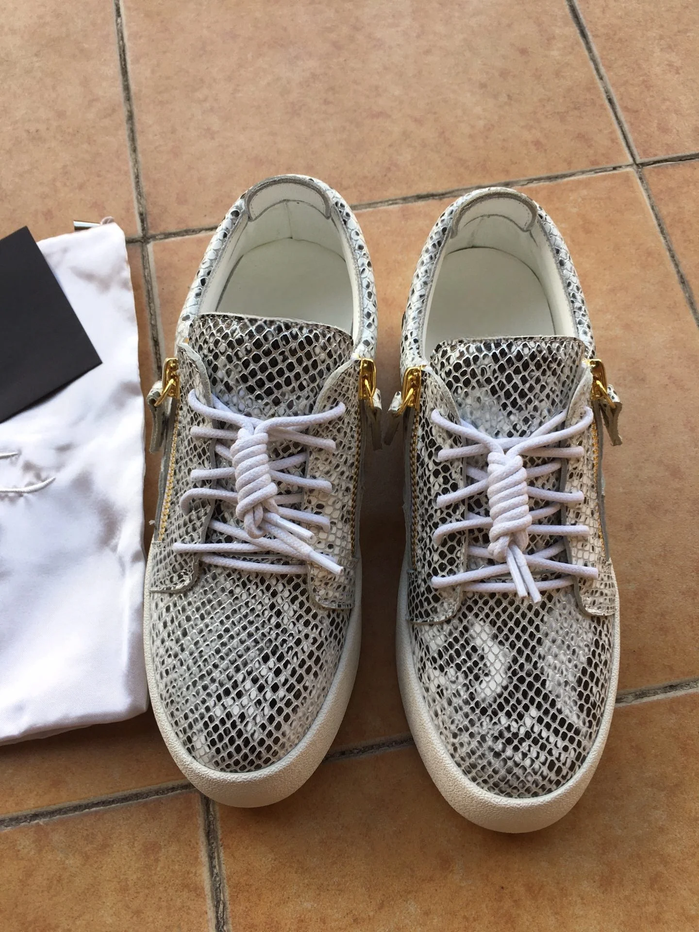 男女兼用本革ブランドデザイナーユニセックステニスシューズGZジッパーローファーシューズG0093、最高品質カジュアルスニーカー