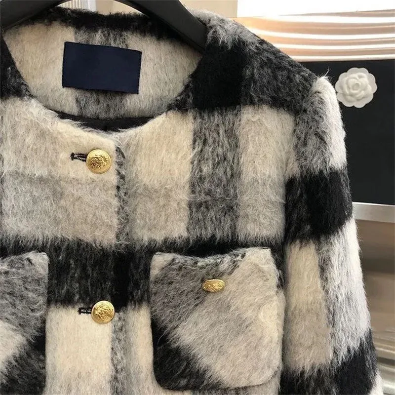 High-grade Women Long Sleeves Woolen Tops Coat Retro Ladies Loose Plaid Woolen Jacket Feminine Fashion Round Neck Short Outerwea
