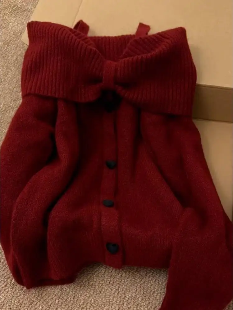 

Sweet Style Off-Shoulder Long Sleeve Sweater Women Loose Fit White Enhancing High Waist Design Winter Fashion Casual Inner Wear