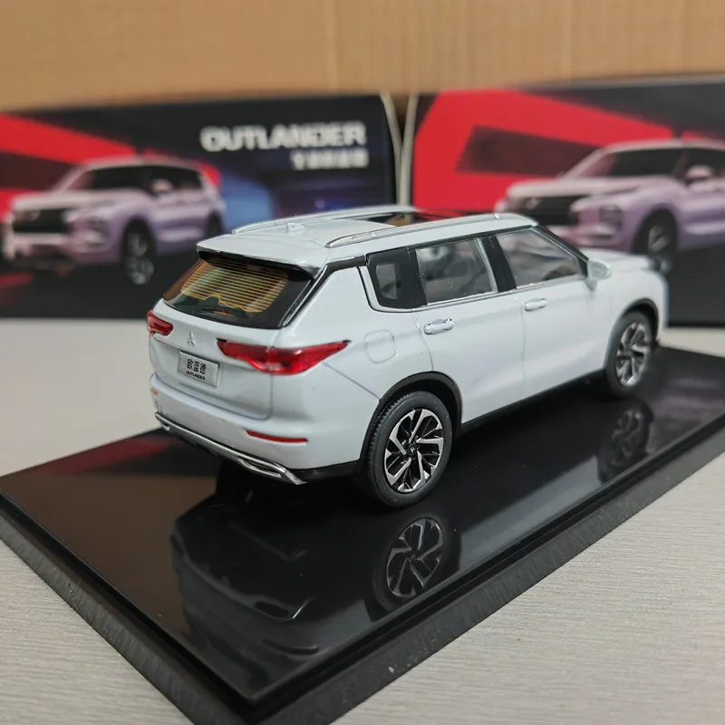 1/43 Mitsubishis Outlander SUV Alloy Car Model Diecast Metal Off-road Vehicle Car Model Simulation Miniature Scale Kids Toy Gift