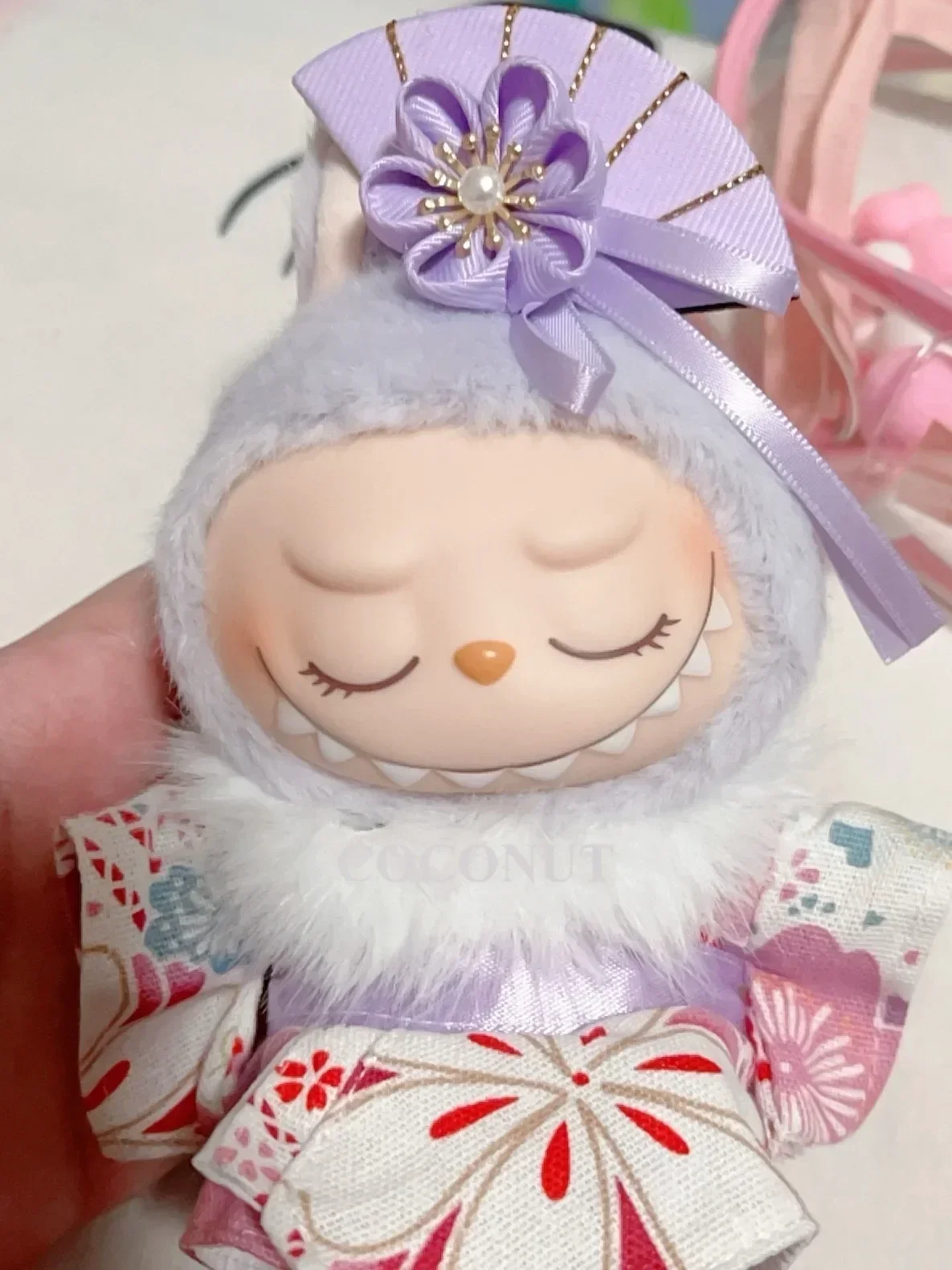 ملابس لابوبو: كيمونو مستوحى من الجيشا - تصميم زهر الكرز الرقيق لدمى الفينيل مقاس 17 سم