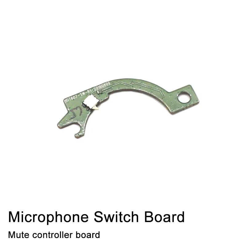 Una parte di ricambio per microfono delle cuffie da gioco Logitech G533, parte utilizzata