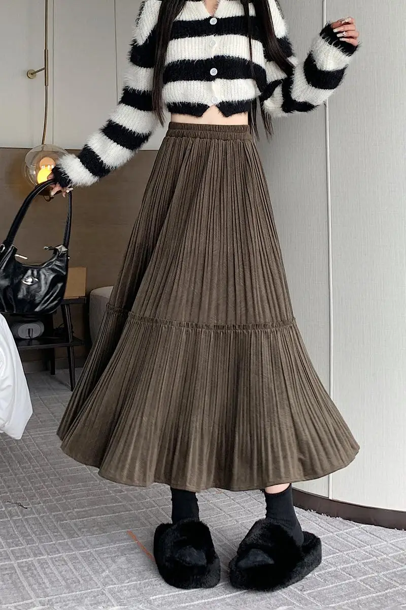 2023 Autumn/Winter Korean Edition Elastic Waist Mid length Velvet Soft Glutinous Half Skirt with Large hem A-line pleated skirt