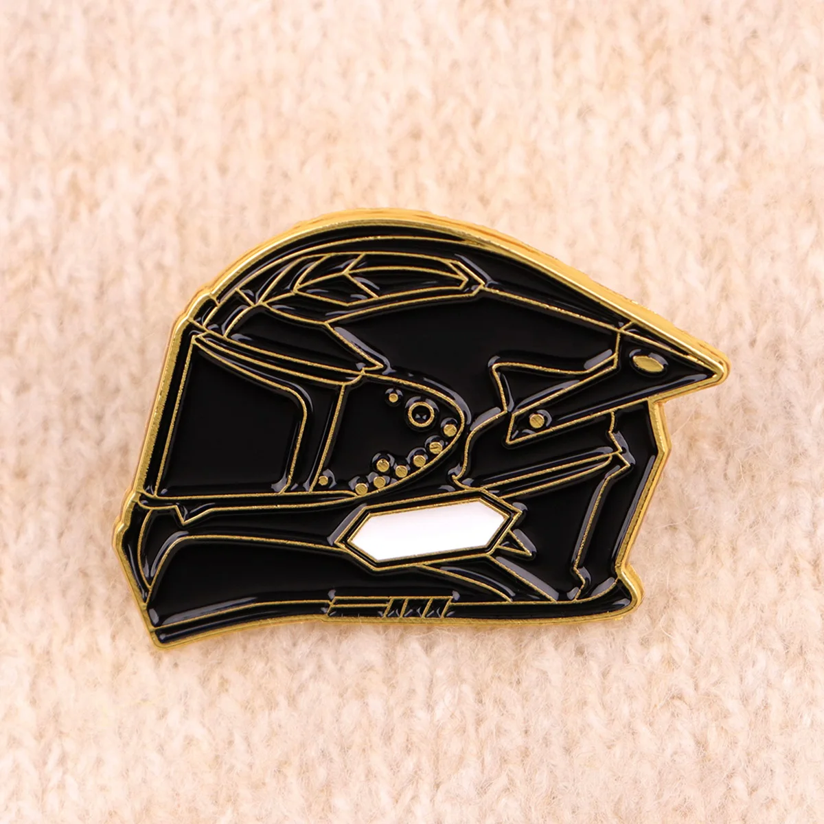 Black White Racing Helmet Enamel Pines Cartoon Brooch Metal Pins Badge on Backpack Clothing Accessories Fashion Jewelry Gifts