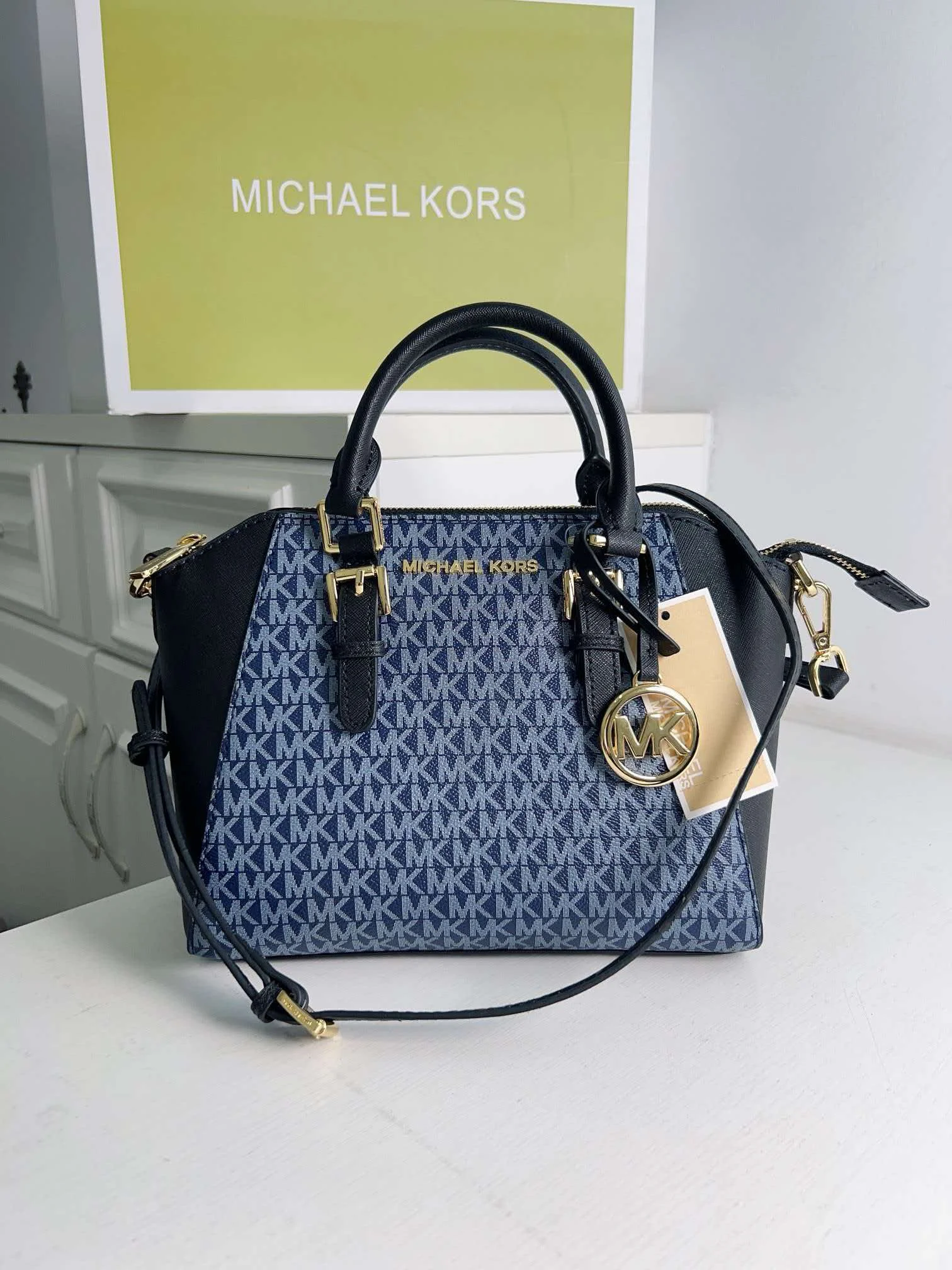 Brand new Michael Kors women's large-capacity handbag, high-quality leather crossbody bag, new tote bag, simple women's handbag