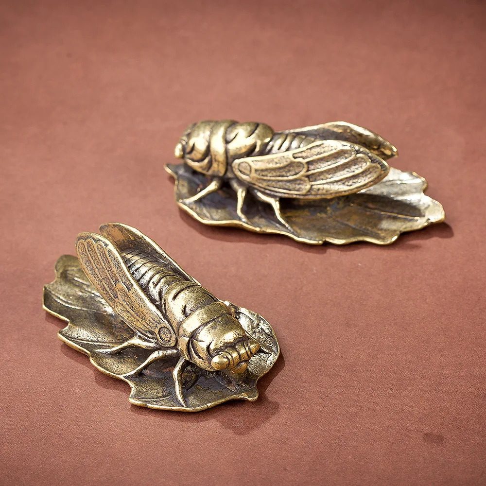 1/2Pcs bug ornament retro creative golden cicada paperweight hand handle piece office desktop decoration handicraft