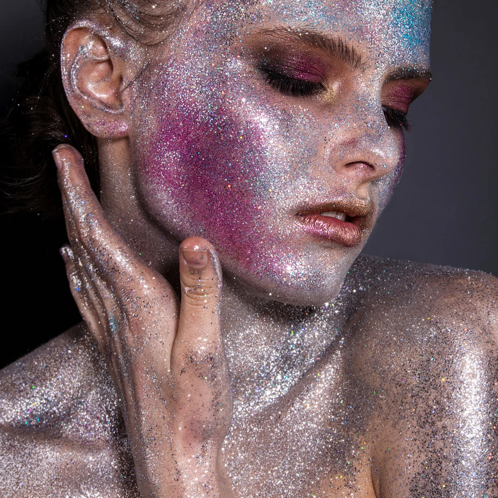 Spray Brokatowy Srebrny Puder do Makijażu Rozświetlacz do Włosów i Ciała DIY Efekt Glamour Atrakcyjny Profesjonalny Osobisty Okazja