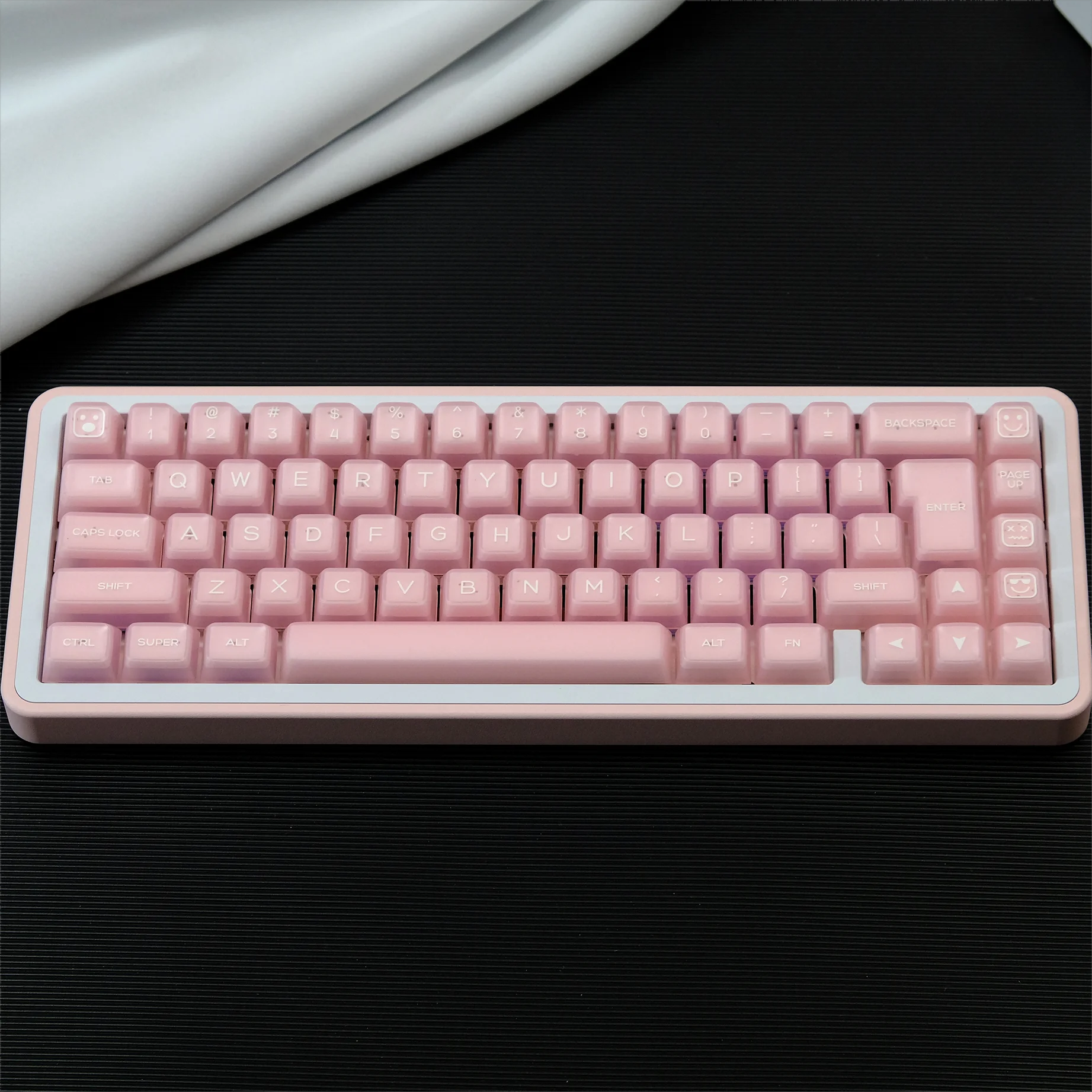 PBT two-color keycaps sa height semi-transparent peach blossom jade powder transparent full set of two-color injection keycaps