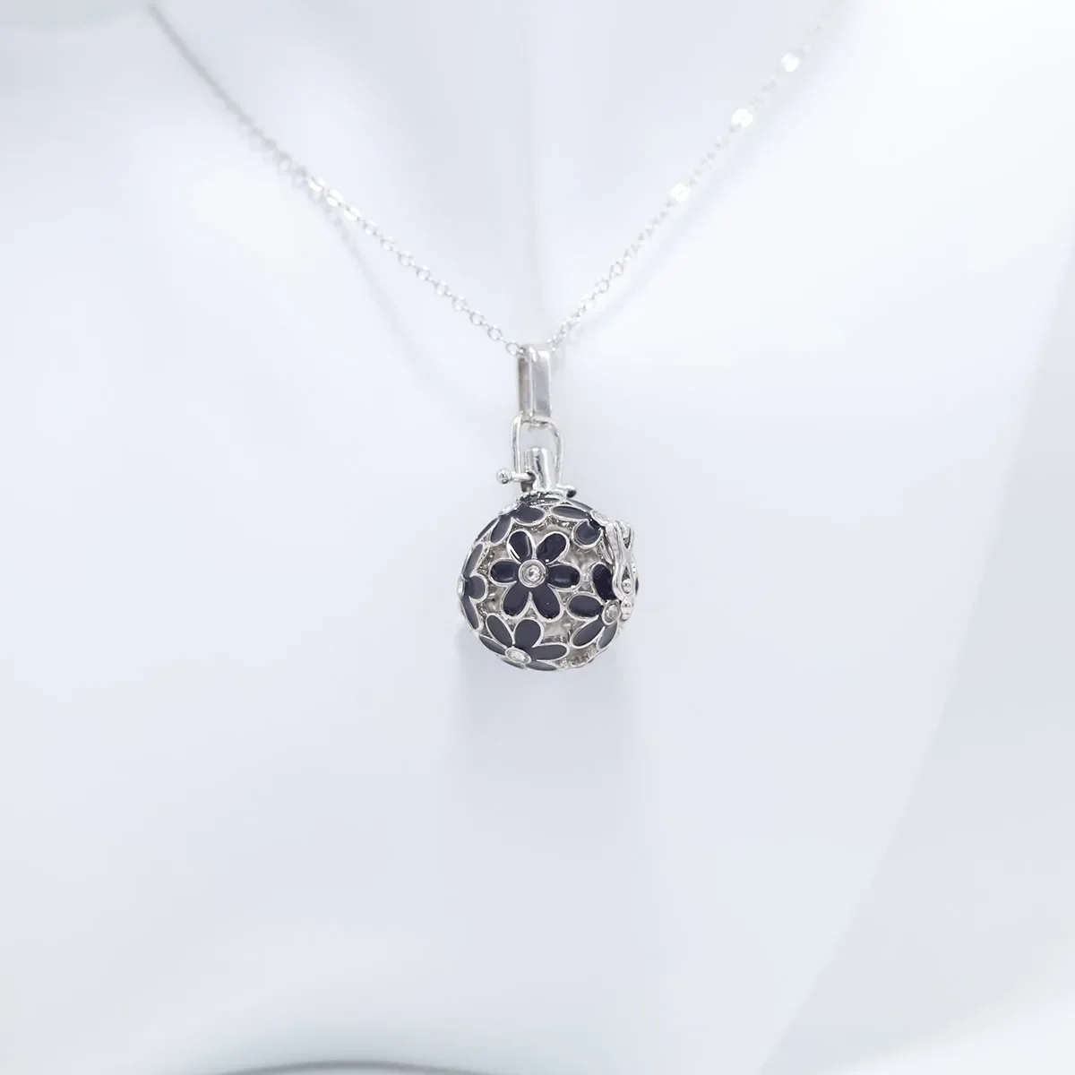 New Flower Music Ball Necklace Aroma Essential Oil Diffuser Perfume Painting Locket Pendant Mexico Chime For Women Trend Jewelry