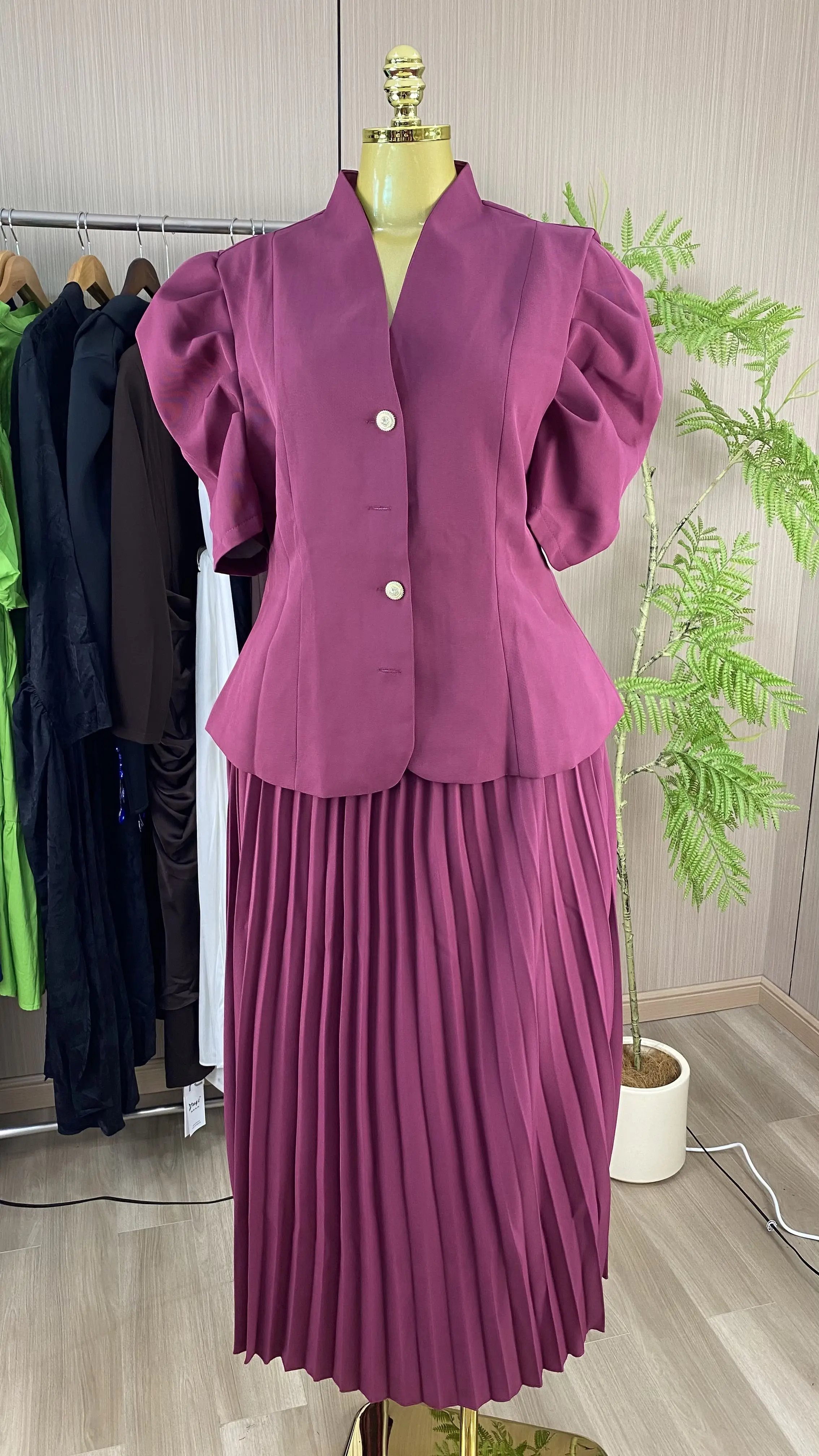 

Elegant floral-patterned button-down top and straight-leg trousers two-piece set - Women's office attire-GZXX849
