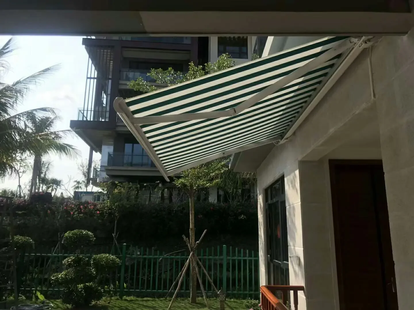 Balcony Sunshade Motorized Retractable Sliding Full Cassette Garden Awning retractable awning outdoor awning manufacturer