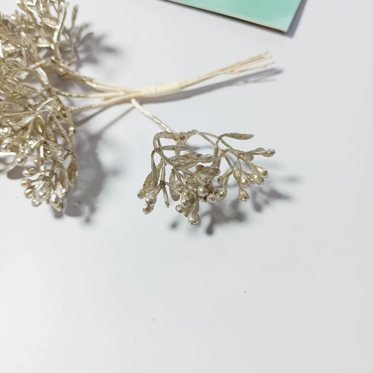 6pcs Artificial Plants Plastic Brooch Scrapbook Wedding Decorative Flowers Wreaths Diy Gifts Box Christmas Decorations for Home