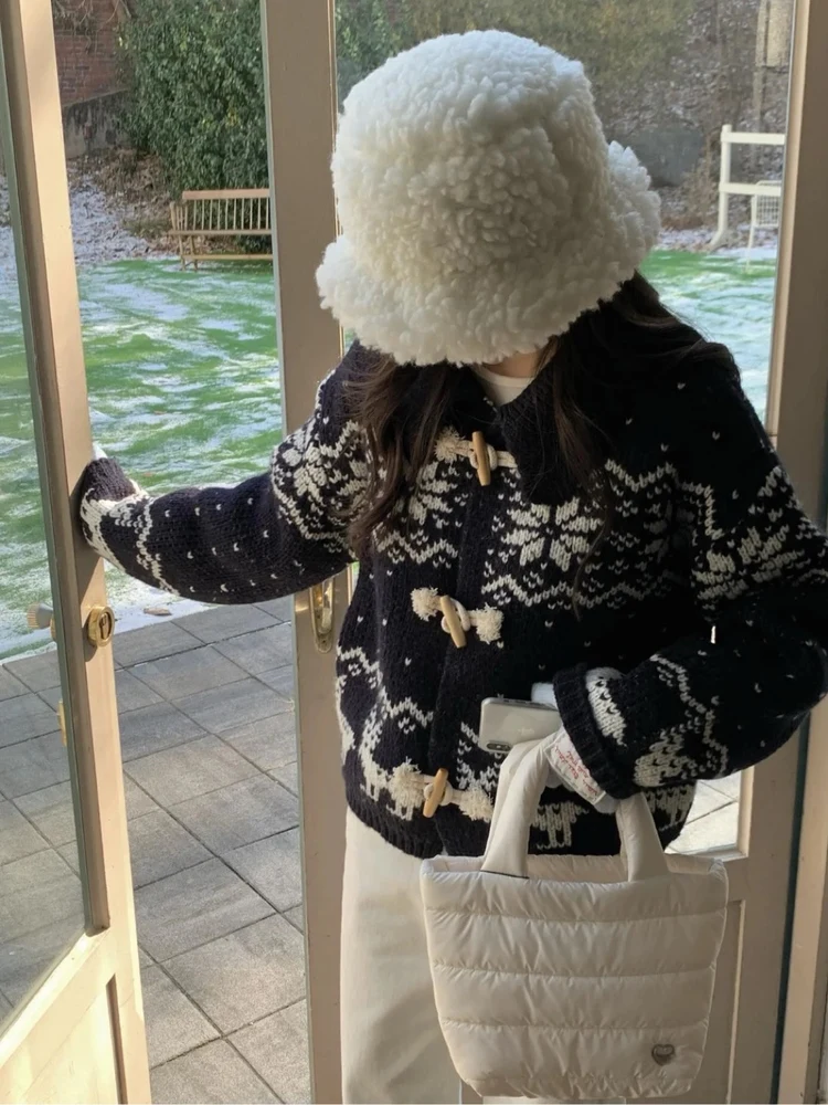 北欧風ヘビーウェイト折り返し襟セーターコート、ホーンボタン付きレトロルーズフィットレディースアウターウェアニット暖かいFce