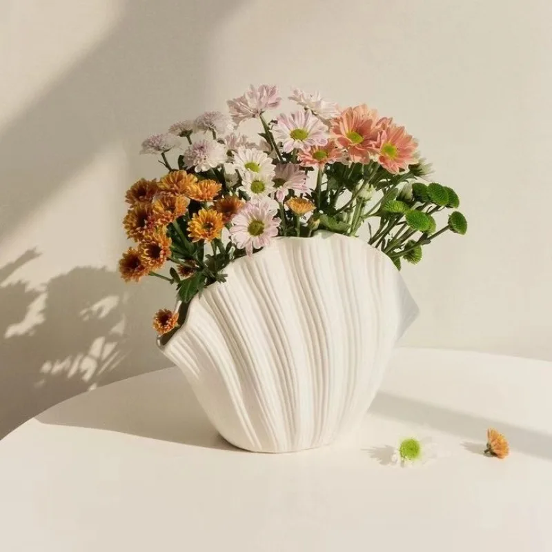 

High-end Ceramic Vase for Flower Arrangement, Creative Vintage Style, Instagram-worthy, Beautiful Seashell Ceramic Vase Ornament