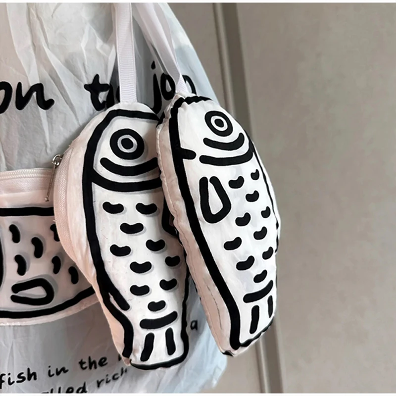 Faltbare, verformbare Handtasche „Fortune Fish“, Taschenanhänger, wasserdichte Schultertasche aus Nylon-Netzstoff, lässige Einkaufstasche für Damen. – Detail 7