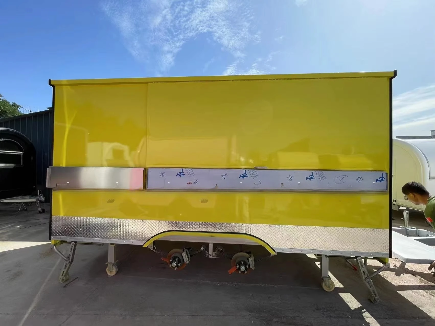 Custom Yellow Mobile Kitchen Food Truck and Food Trailer with Enclosed Serving Area and Bright Exterior for High Security