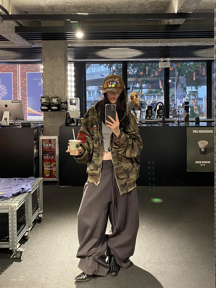 

Американский уличный стиль: камуфляжный кардиган с вышивкой и капюшоном, женский, осенне-зимний, утепленный, свободный крой, в стиле Lazy Design