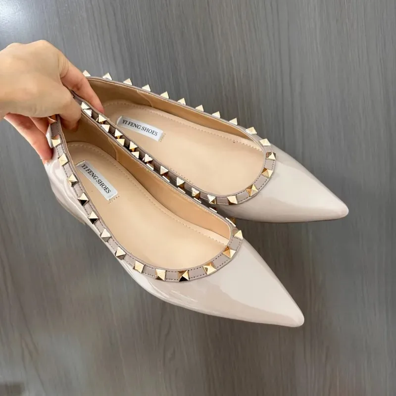Image of 2026 Damenmode-Halbschuhe: Herbst-Neuheit mit spitzer Zehenpartie, flachem Schnitt, Nieten und weicher Sohle, innen erhöhter Absatz
