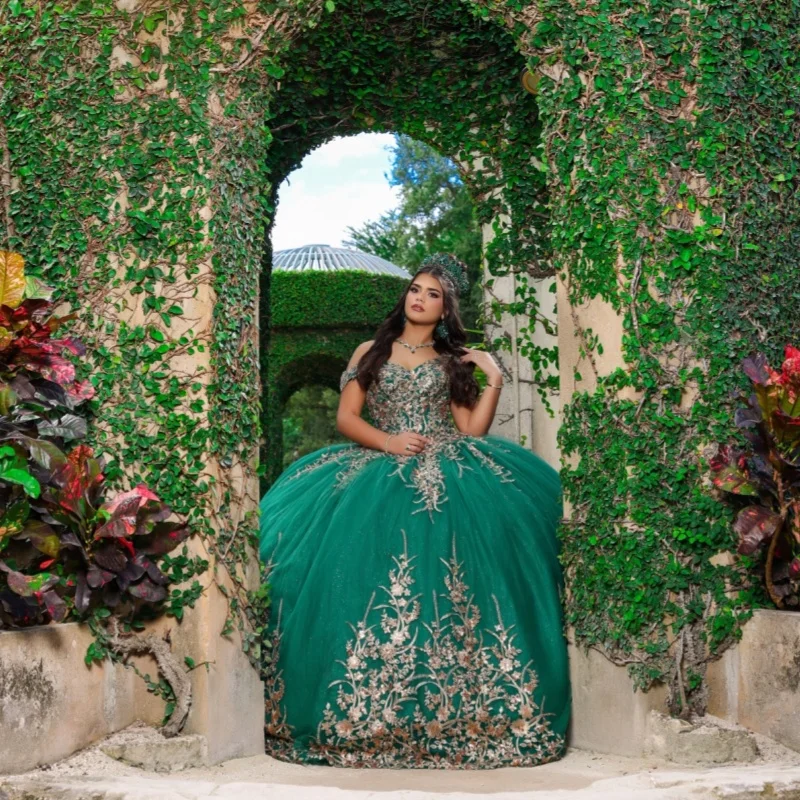 

Dark Green Quinceanera Dress off-shoulder Golden Glitter Flower Crystal Decal Long tail vestidos de 15 Quinceanera ﻿Customized