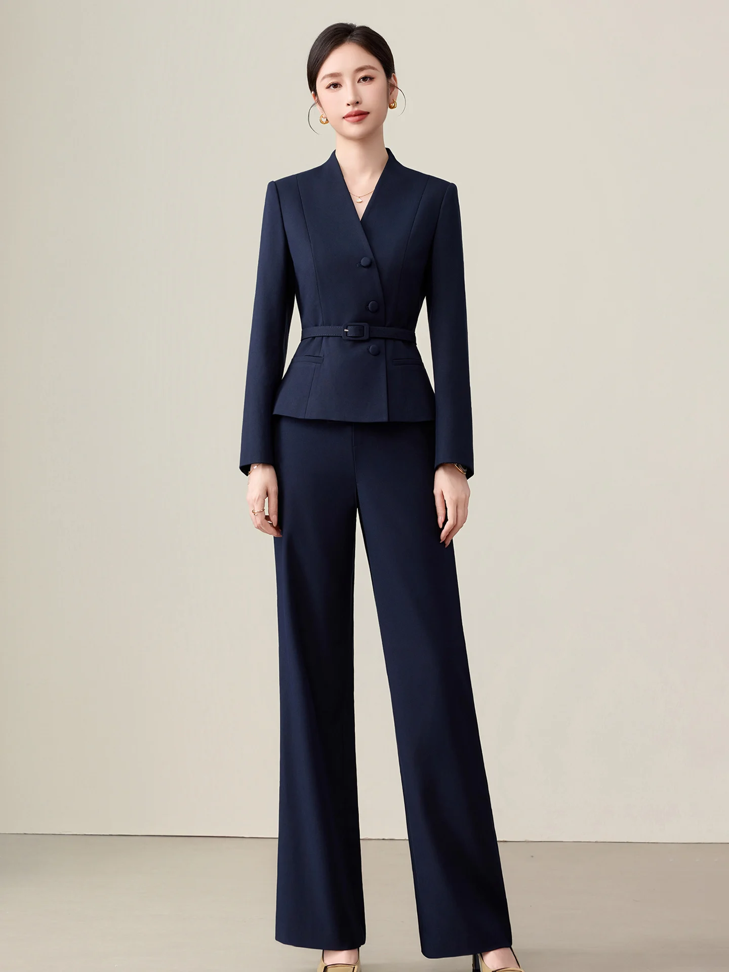 

Женский деловой костюм-двойка: элегантный комплект для работы и деловых встреч, с V-образным вырезом, длинными рукавами, из полиэстера, готов к собеседованию