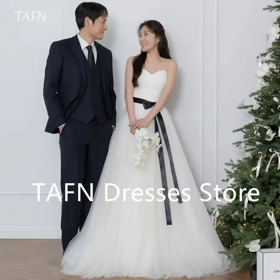 

TAFN Simple White A Line Tulle Wedding Dresses Sweetheart Black Ribbon Floor Length Bridal Gowns Corset Back 2025 Customized