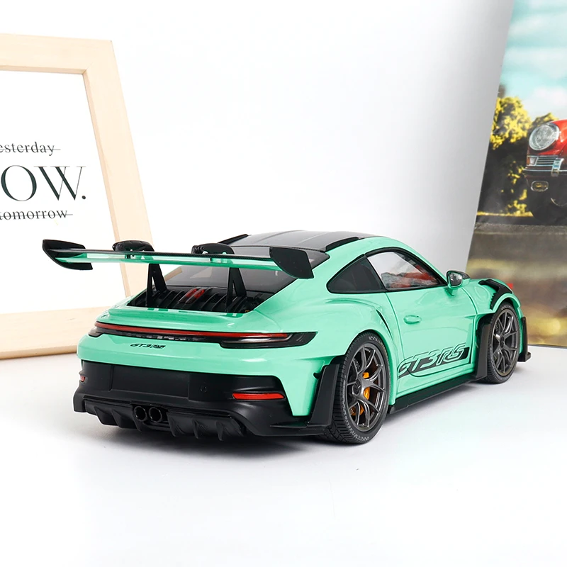 1:18 Porsche 2024 911 992 GT3RS, modelo de jogo de moda de carro estático de simulação de liga, coleção de adultos sênior decoração presente de feriado.