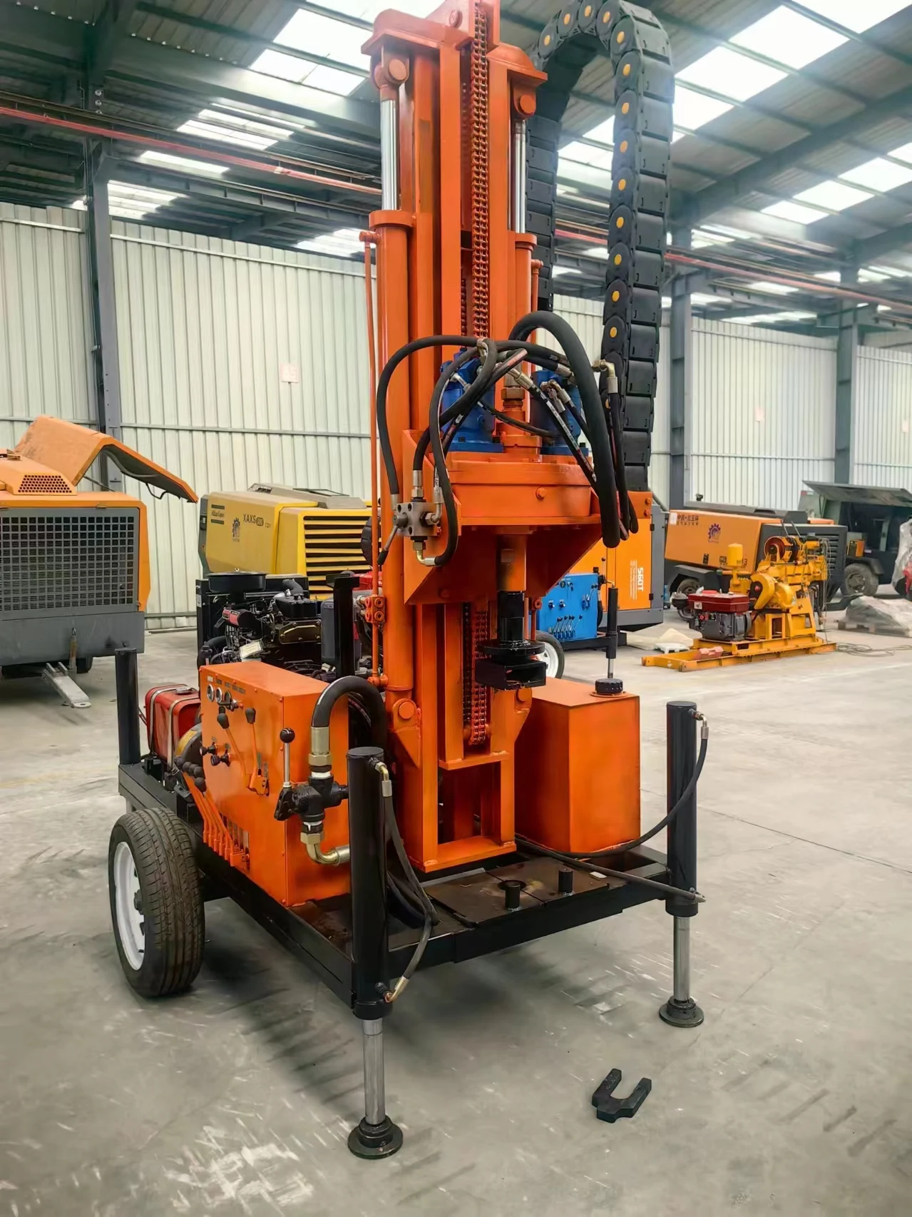 آلة حفر آبار المياه المخصصة التي تعمل بالديزل الهيدروليكي 180 200 متر