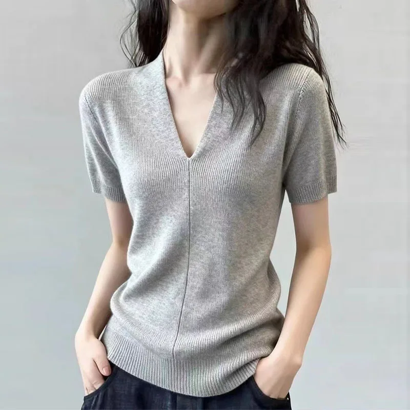 

2026 Slim Short Sleeve Knitted Sweater Women Pullovers New Summer V-Neck Knit Sweater Pullover Women Tops Sueter Feminino Q4653