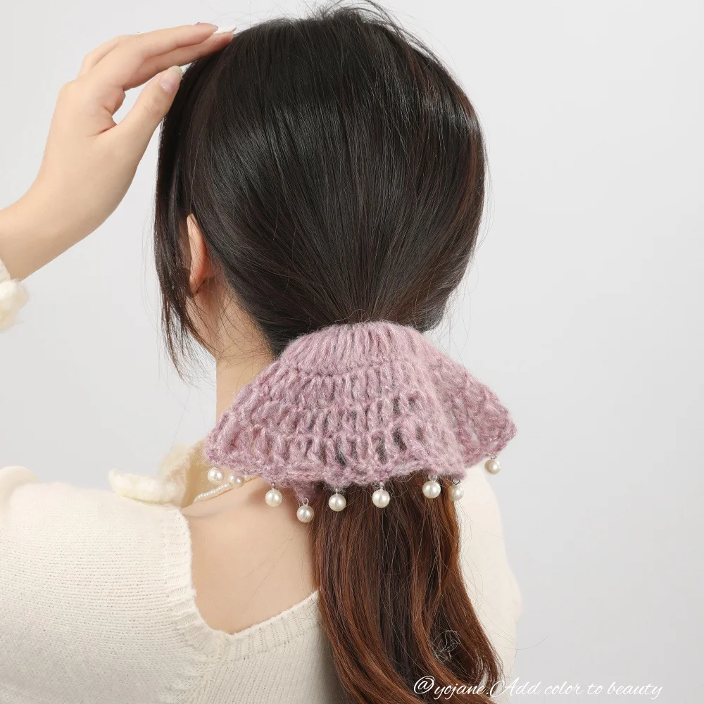 

Французская роскошная заколка для волос с жемчужным кулоном, ручной работы, вязаная крючком, из полой шерстяной пряжи, нежная и элегантная резинка для волос для женщин, вязаные резинки для волос