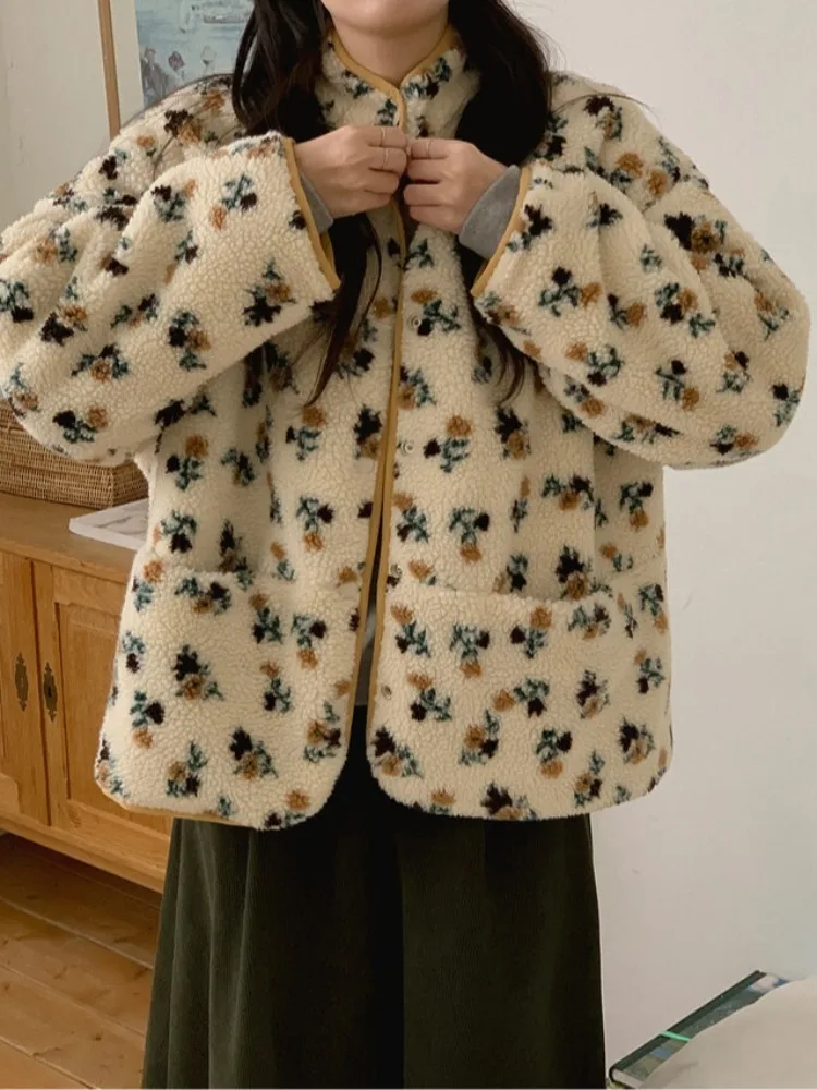 

Шикарное двустороннее носимое куртка из меха ягненка с цветочным принтом, теплое универсальное корейское зимнее пальто для женщин, подходящее для различных вещей...
