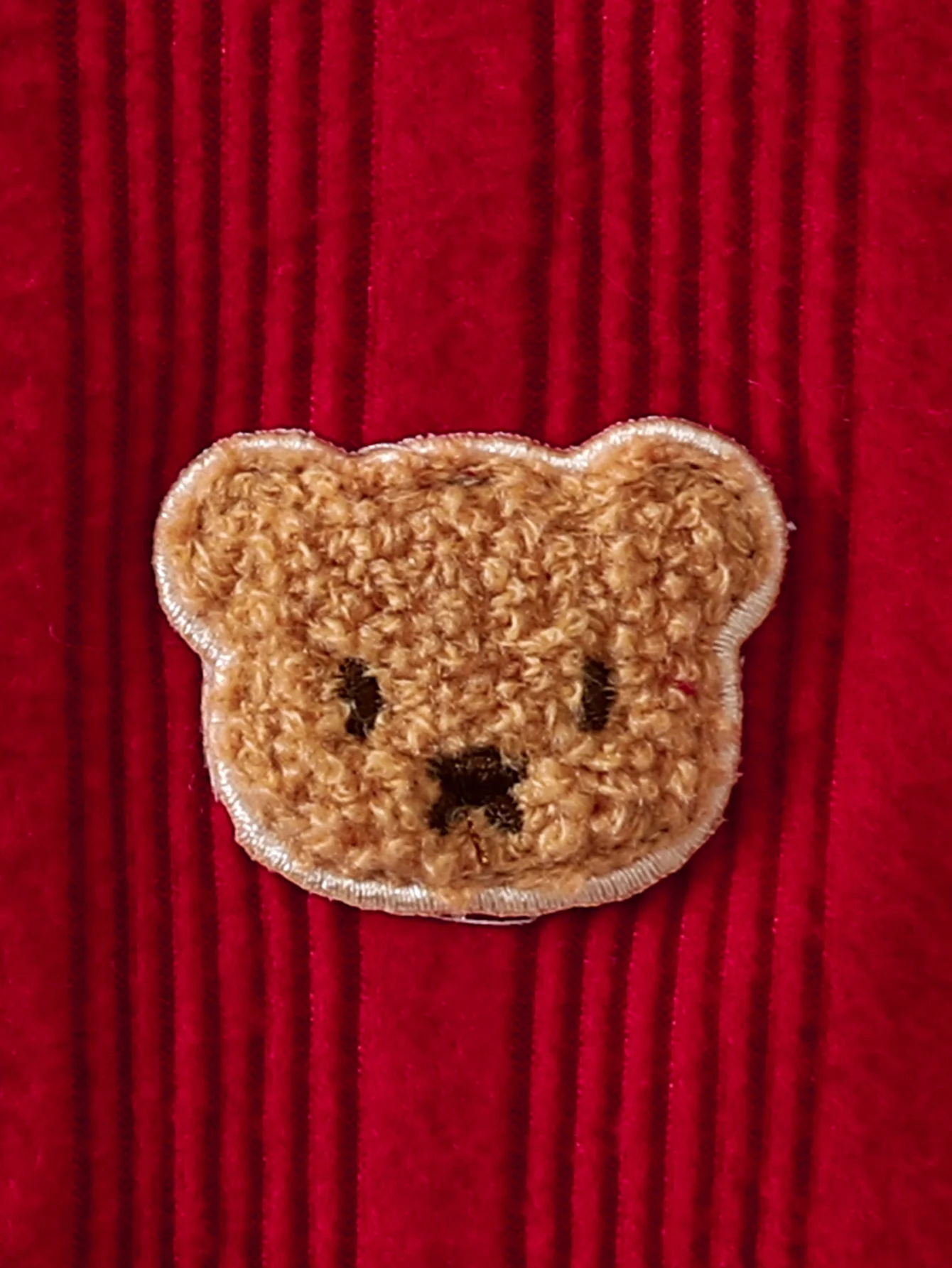 2-teiliges Baby-Set für Frühling und Herbst: gerippter Strampler + Strickmütze, niedlicher Bären-Aufnäher, roter Knopfverschluss vorne, für 0-18 Monate – Detail 5