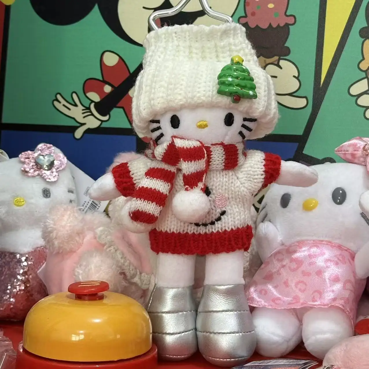 Falda roja de Hello Kitty de dibujos animados, llavero de muñeco de peluche relleno de algodón Pp, colgante Kawaii, corazón de niña dulce, juguete de regalo de Navidad