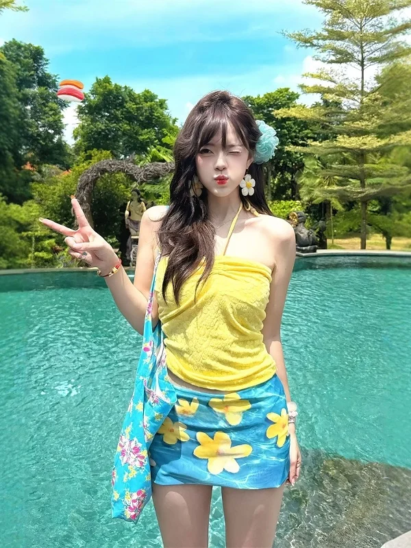

Dopamine Design Hot Girl Halter Top Vest Top Half Skirt Two-Piece Set Women Summer Vacation Style Floral Print Fashionable Ou...