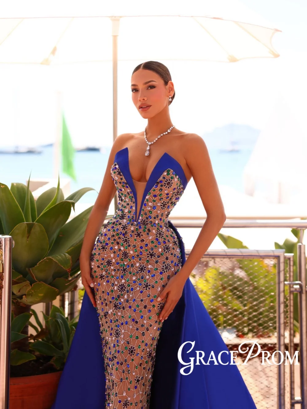 

Gorgeous Sparkling Crystal Evening Dress With Overskirt Sexy Deep Vneck Wedding Party Gown Customized Straight Banquet Gowns