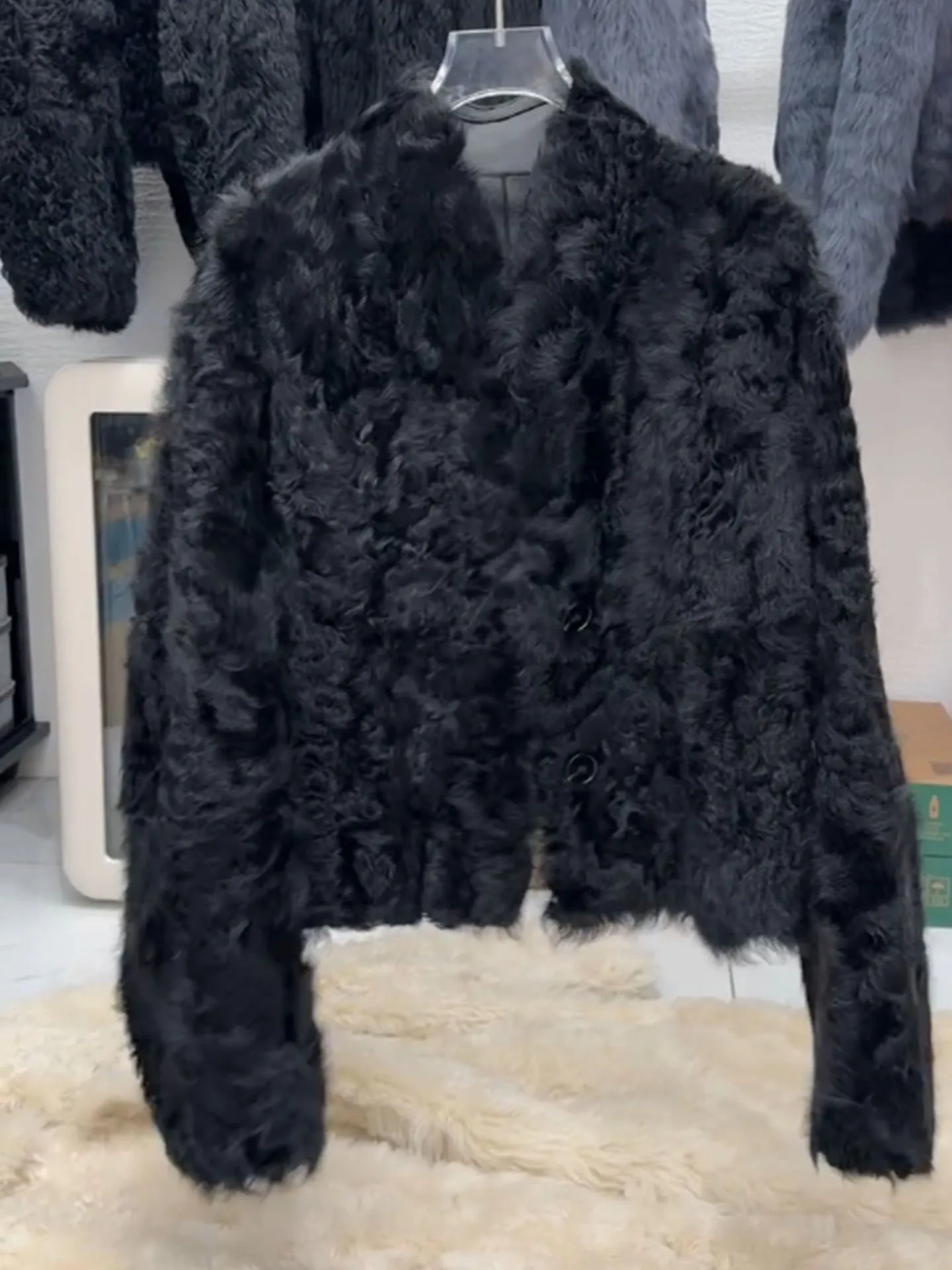 Unique Super Sli Bla Thiened Fce Women's Winter Jaet 2025 New High-End Casual Fur Leather Inteated Top