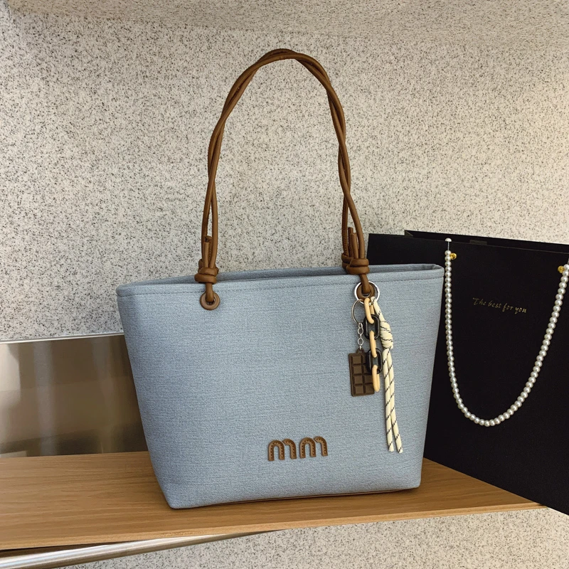 

Elegant Minimalist Shopper Bag For Women In Solid Color Featuring Unique Logo High-End Fashion