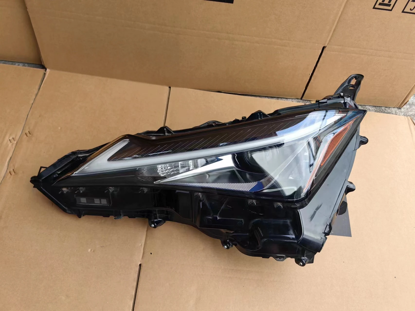 UX Headlight Assembly Temperature Xenon HID Lamp Car Light 12V 2018-2022 for Lexus UX300E UX250h UX200 UX260 Headlights