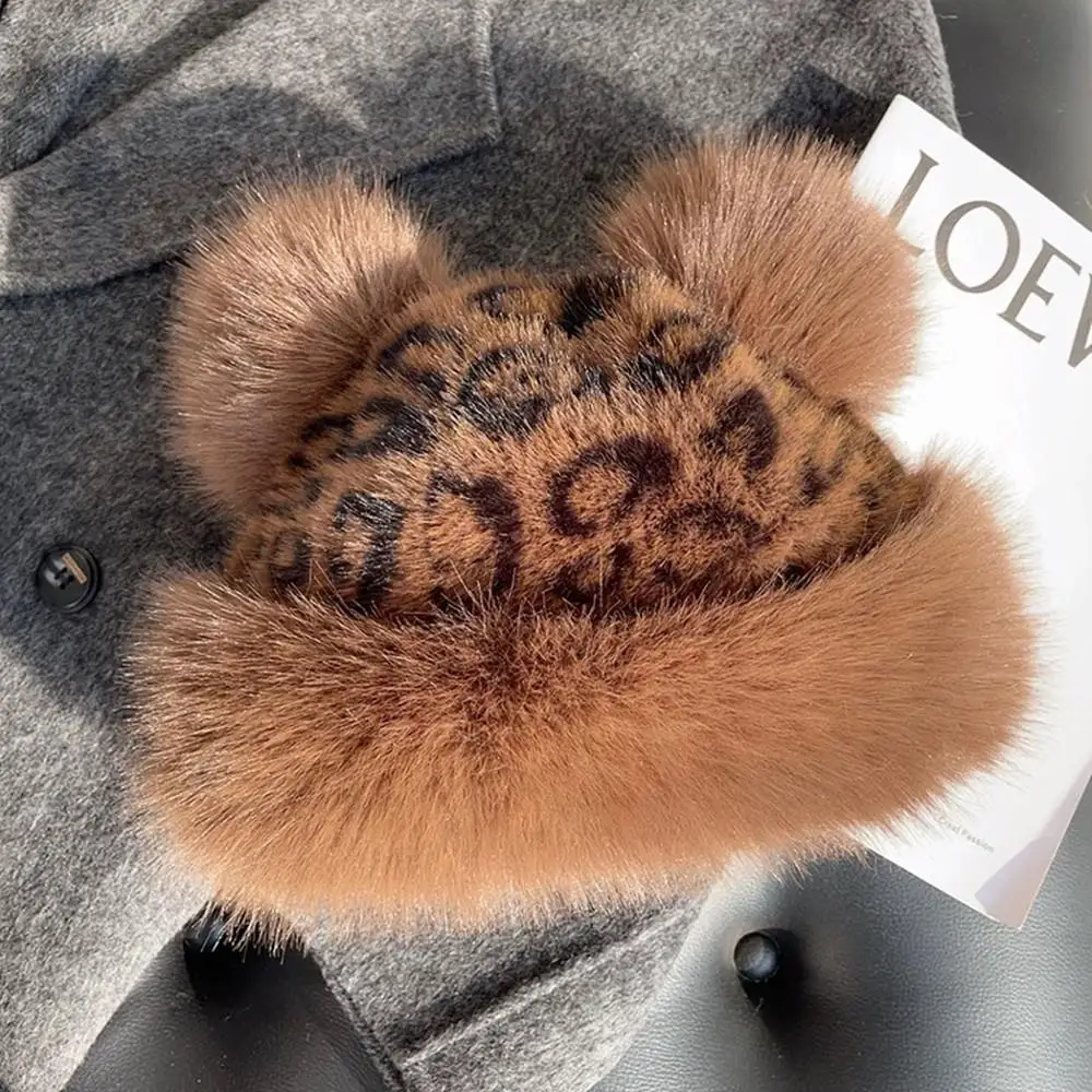 Berretto con orecchie di gatto in peluche con stampa leopardata retrò da donna Addensare cappello di pelliccia calda Cappello a secchiello in pelliccia soffice antivento Cappello Panama per il giorno innevato freddo