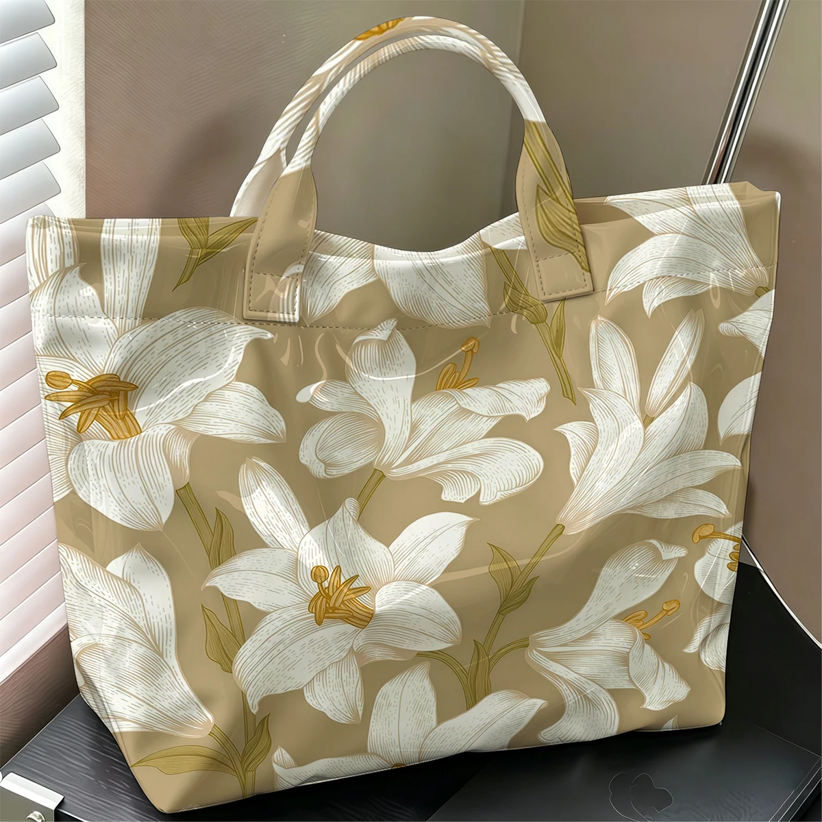 Goldweiße Lilien Niedliche Große Glänzende PVC-Tragetasche Handwaschbar Leicht Weich für Reisen Pendeln Make-up-Aufbewahrung Handtaschen