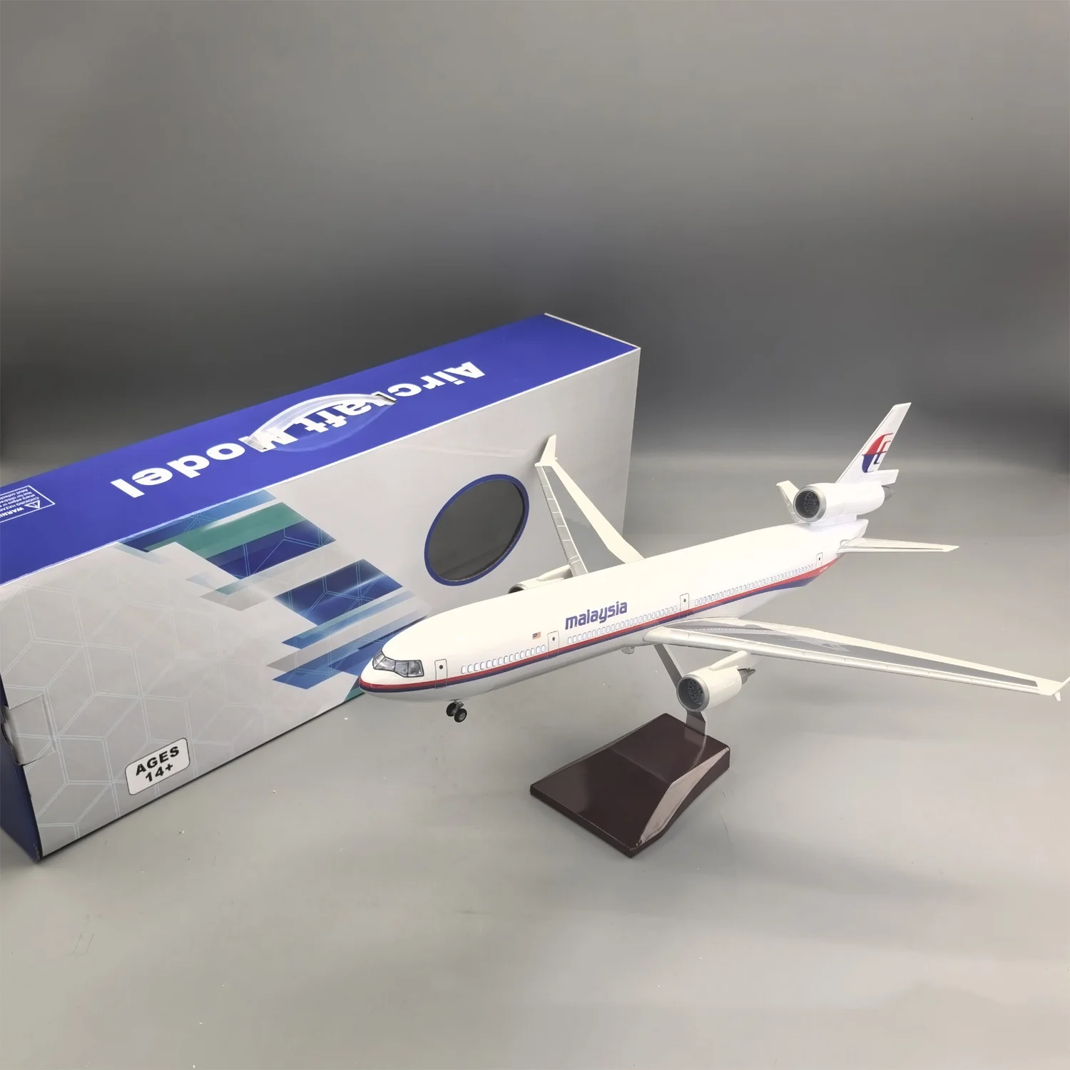 Scale Planes 47cm Malaysia Airlines MD-11 Aircraft Model Kits with Landing Gear Wheels Light(Touch or Sound Control)