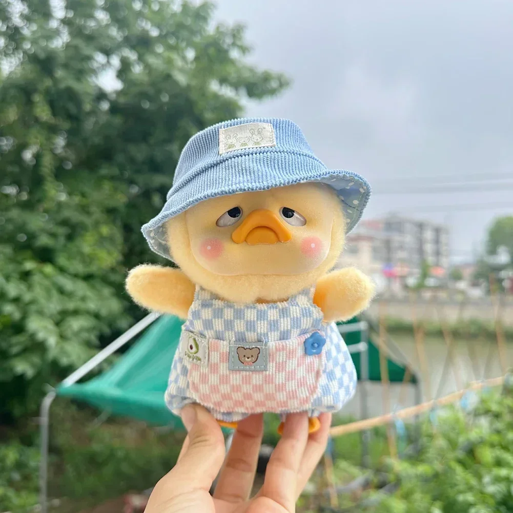 15 ซม.น่ารัก Mini Plush ตุ๊กตาเสื้อผ้าชุดอุปกรณ์เสริมสําหรับอารมณ์เสียเป็ดตุ๊กตาลายสก๊อต Overalls หมวกเสื้อผ้าเด็กของขวัญ