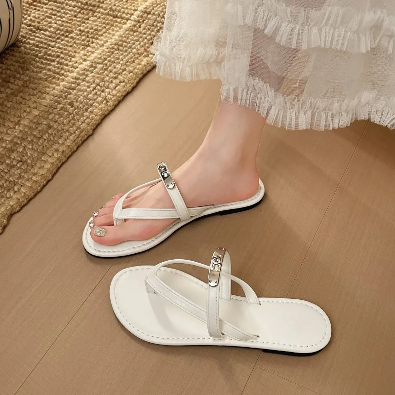 2026 New Fashionable Round Toe Women's Sandals Luxurious Metal Designer Slippers Comfortable Summer Vacation Beach Flip-Flops view 4