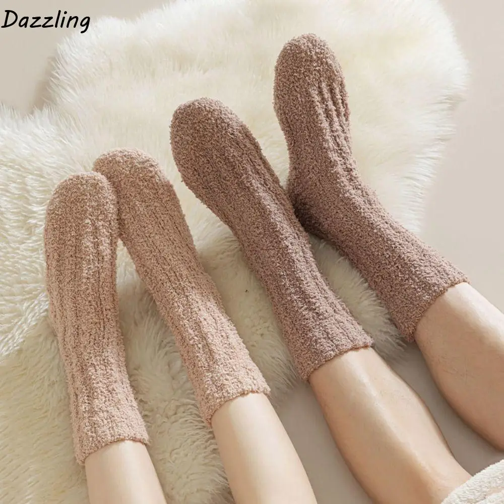 

4 пары милых утолщенных носков из кораллового флиса, зимние плюшевые носки для сна, простые чулочно-носочные изделия, носки средней длины для женщин и мужчин