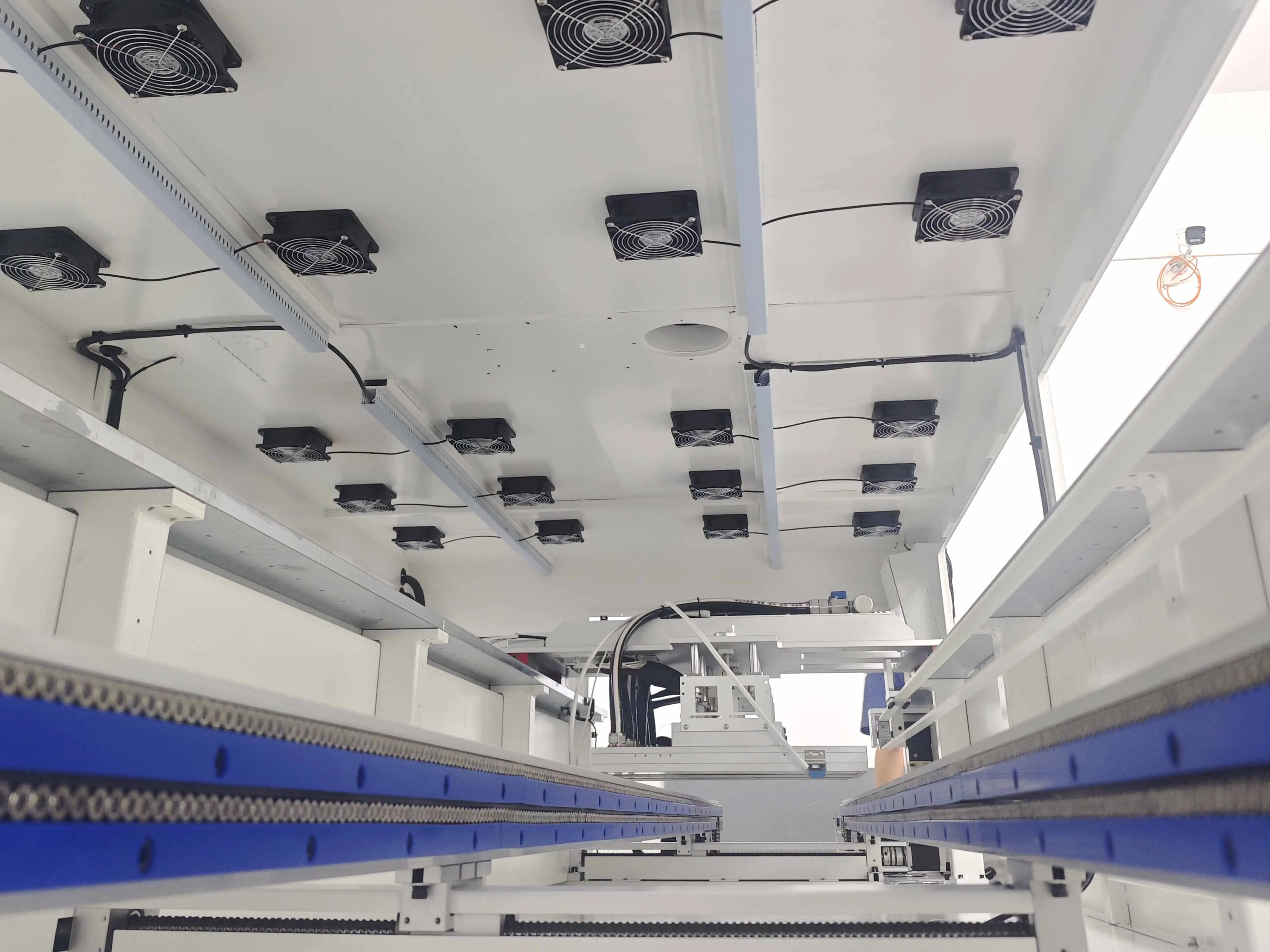 Essiccatore industriale Forno automatico per linea di montaggio hardware e attrezzature in plastica Forno per essiccazione a tunnel ad aria calda a temperatura costante