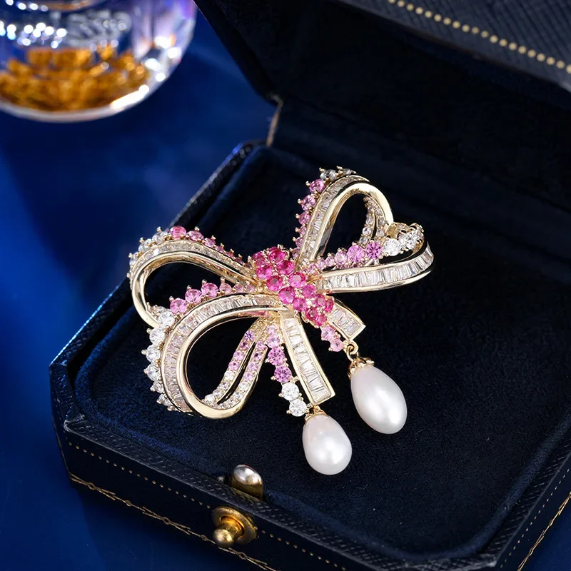 2025Arco, spilla con ciondolo con perle d'acqua dolce naturali, abito alla moda ed elegante, soprabito, accessorio cardigan da donna